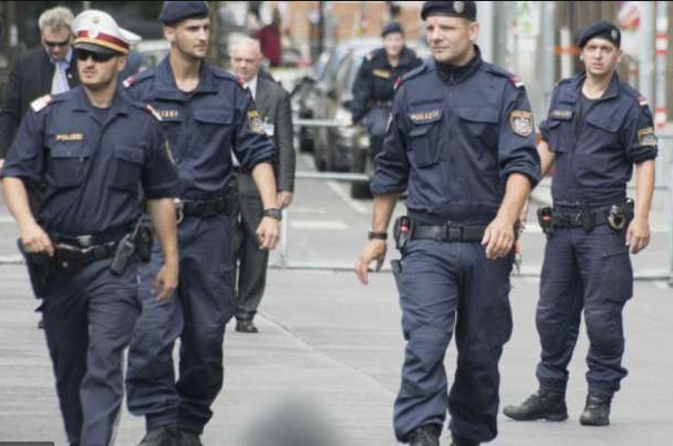 Revoltă în Austria: Armata și Poliția ies la protest!