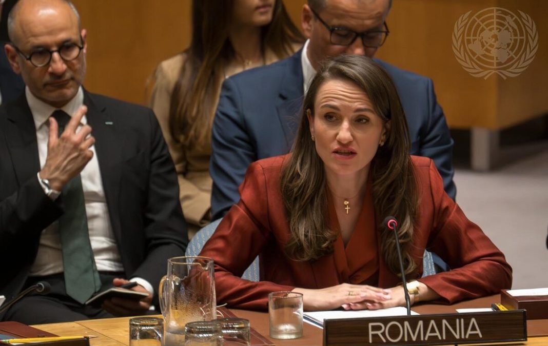 Oana, prinsă cu țoiul mic