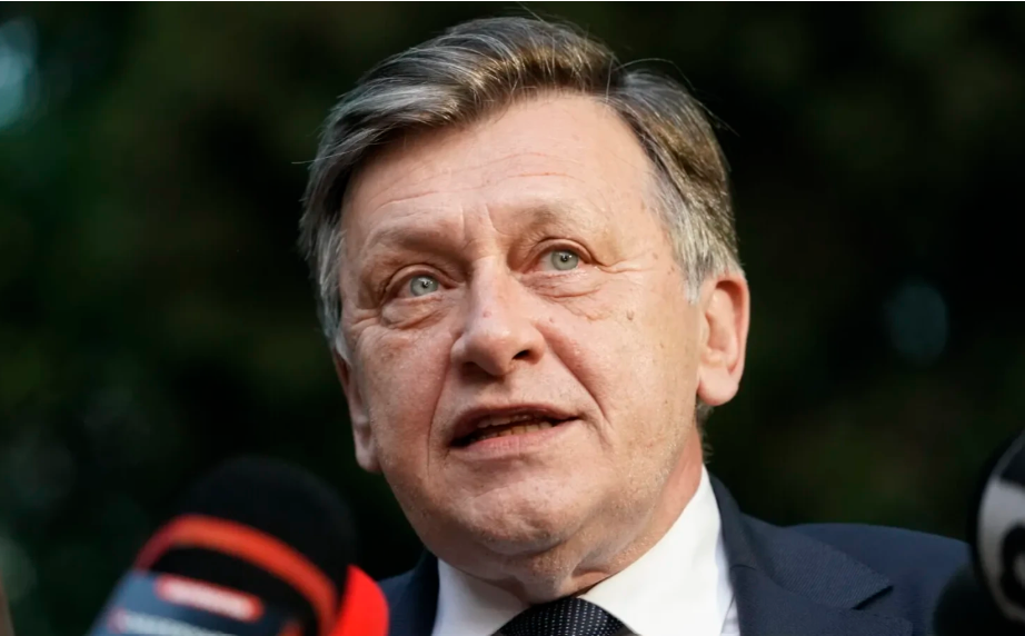 Niște simpli „funcționari ai Bruxelles-ului”…